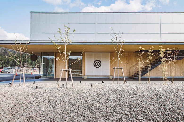 Das neue moderne Holzbau-Gebäude von Noguchi Naohiko Sake Institute wurde im 2017 gebaut. 